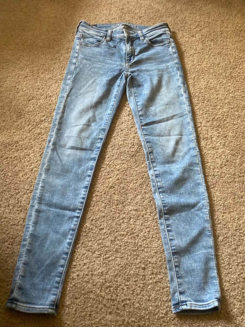 American Eagle Super Stretch Jegging Size 2 Regular Light Wash Blue